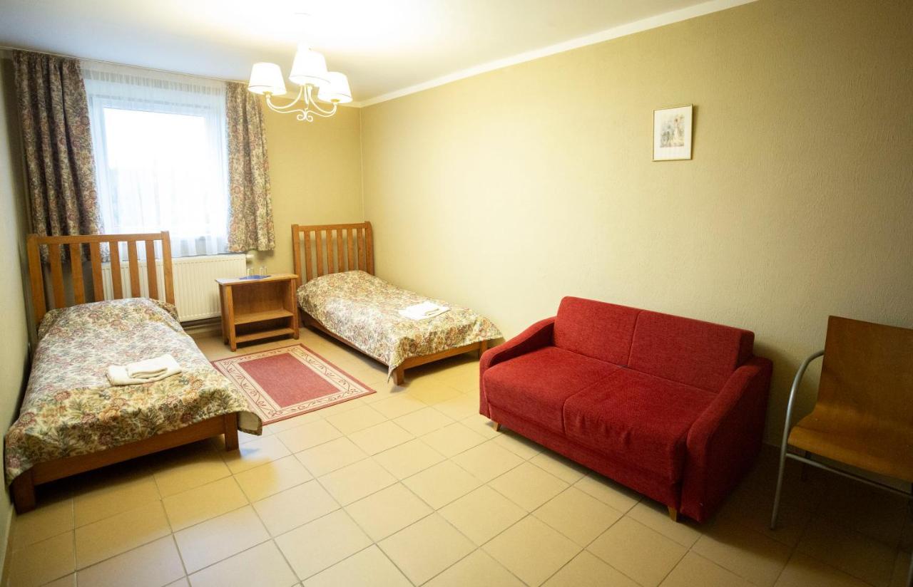 Taujenu Dvaro Sveciu Namai Towiany Exterior foto