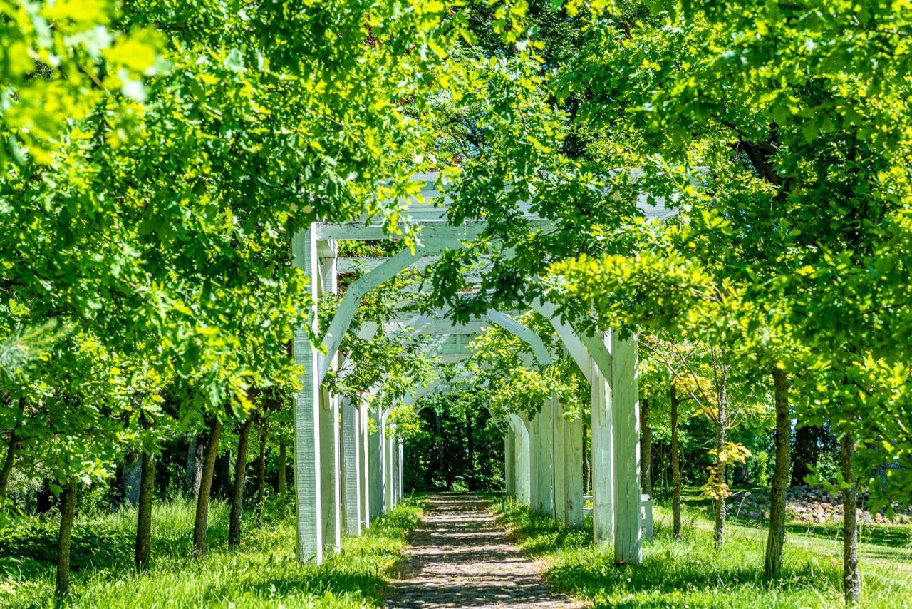 Taujenu Dvaro Sveciu Namai Towiany Exterior foto