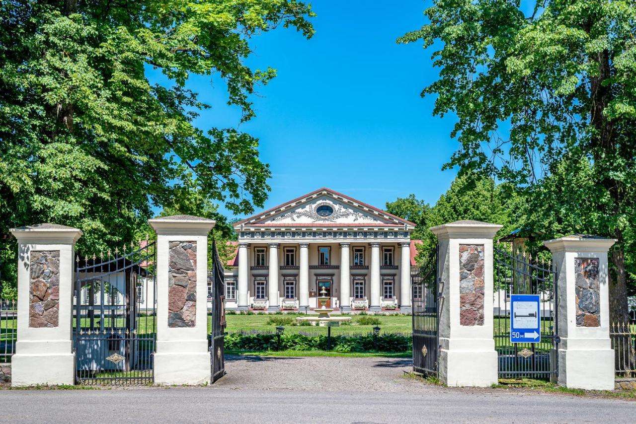 Taujenu Dvaro Sveciu Namai Towiany Exterior foto